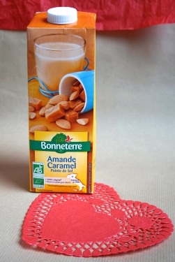 Panna cotta de lait amandes-caramel et poêlée de pommes - C'Végétal