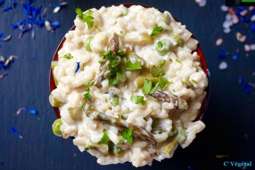 Risotto végétalien aux asperges vertes et petits pois - C'Végétal