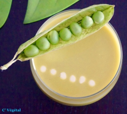 Soupe glacée de petits pois au curcuma et à la coriandre - C'Végétal