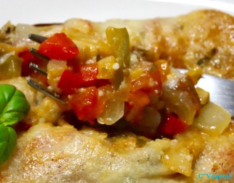 Aubergines farcies aux poivrons gratinées à la "moxarella" vegan - C'Végétal