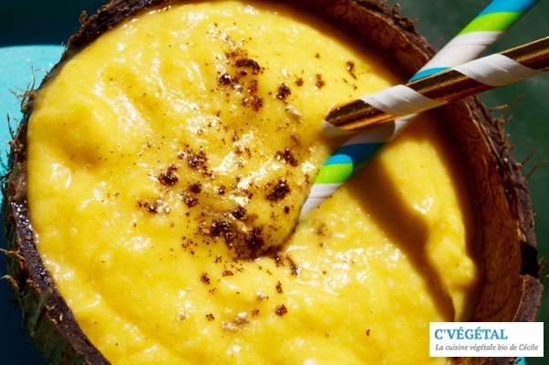 Smoothie paradis tropical extrême : noix de coco fraîche et mangue // Extreme tropical paradise smoothie: fresh coconut and mango - C'Végétal