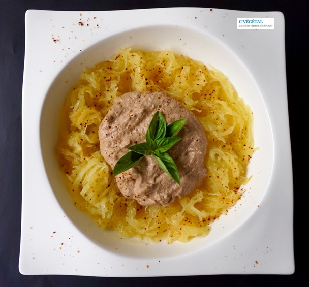 Courge spaghetti rôtie et sauce artichaut et patate douce : Roasted spaghetti squash with artichoke and sweet potato sauce - C'Végétal