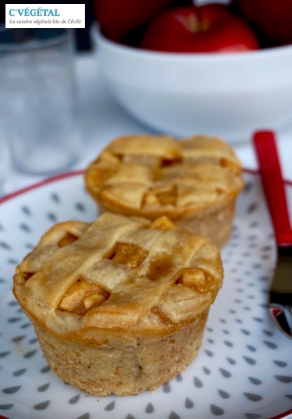 Petites tourtes aux pommes à la frangipane // Apple frangipane mini pies - C'Végétal